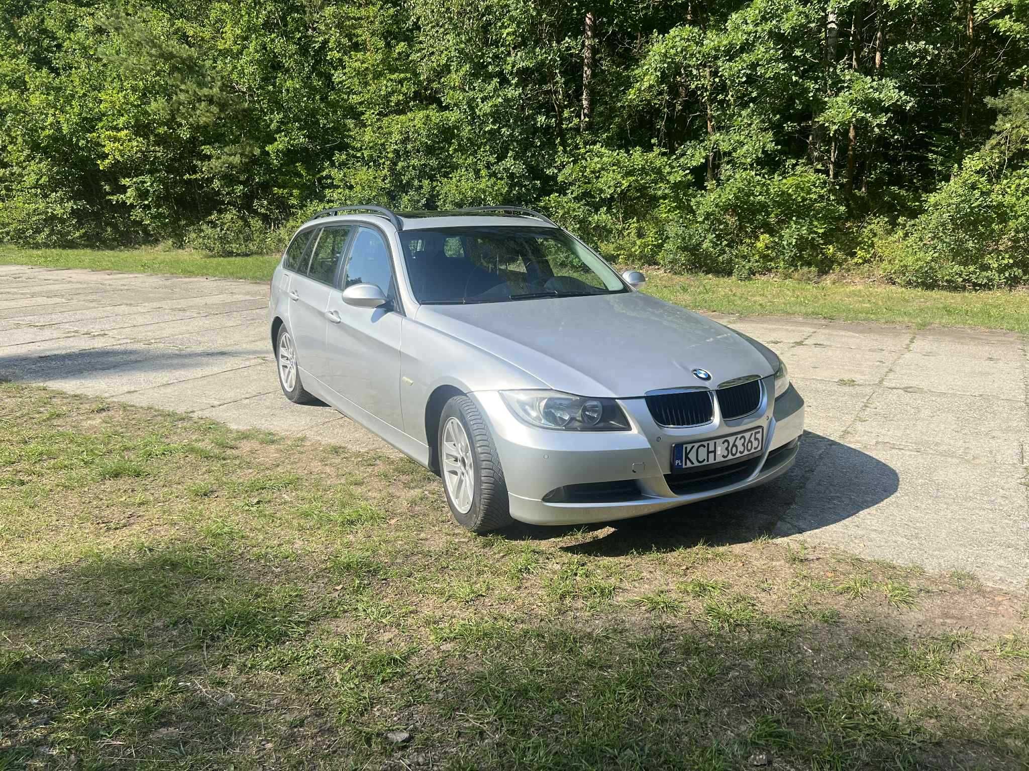 Bogato wyposażone BMW 320I, zadbane