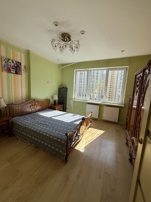 Пропоную велику 2ну 70 метрів на Сахарова під прогаму також