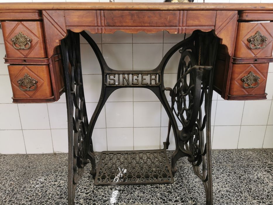 Máquina Costura Singer de 1906 c/Móvel