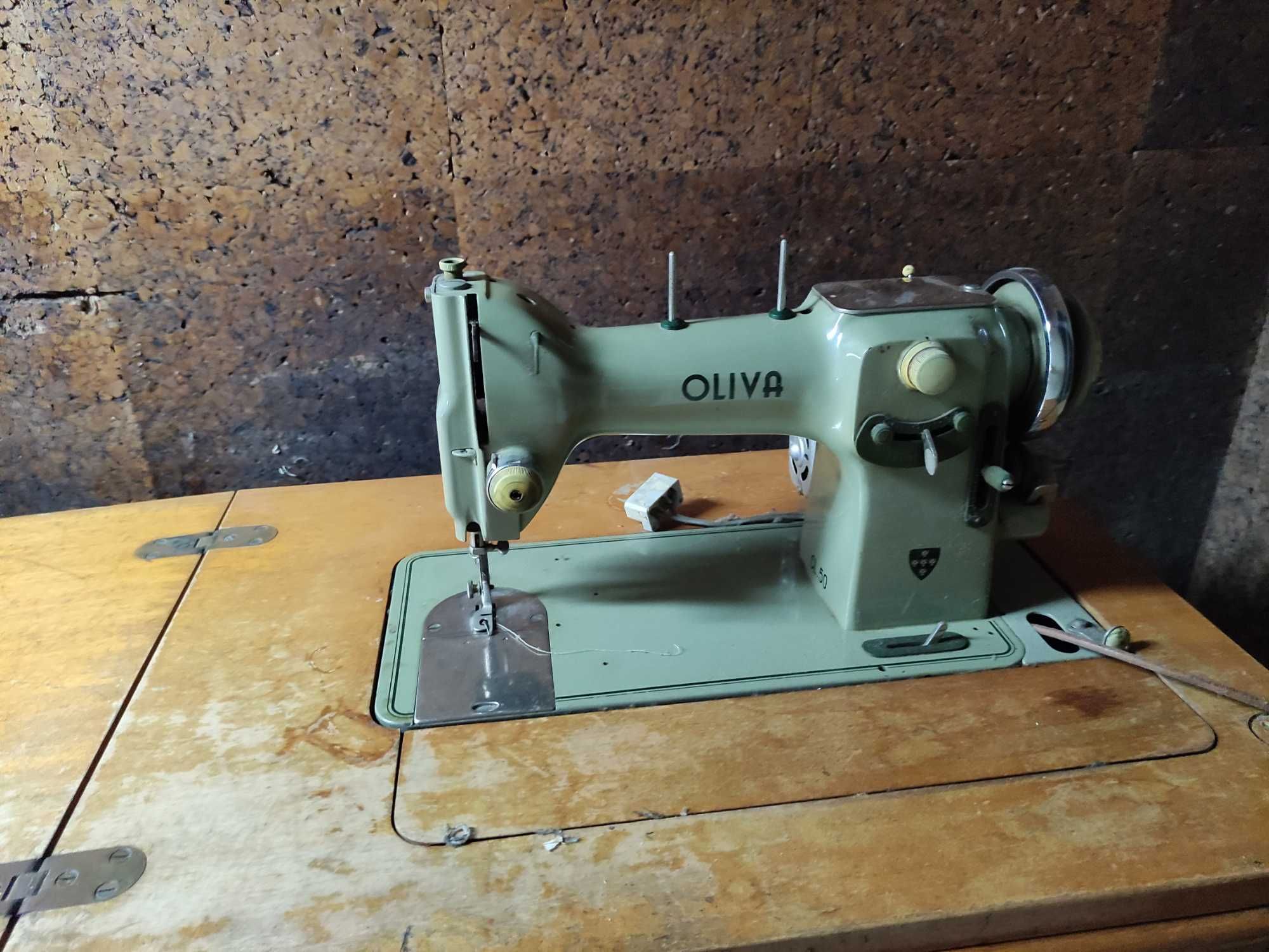 maquina de costura oliva com movel