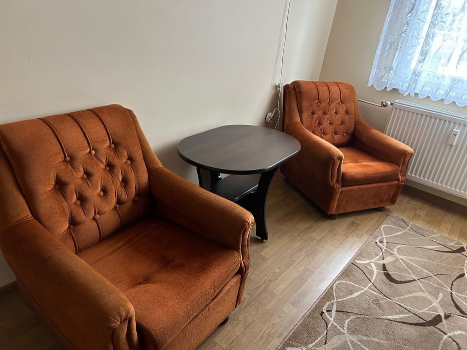 Dwa fotele i stolik / ława