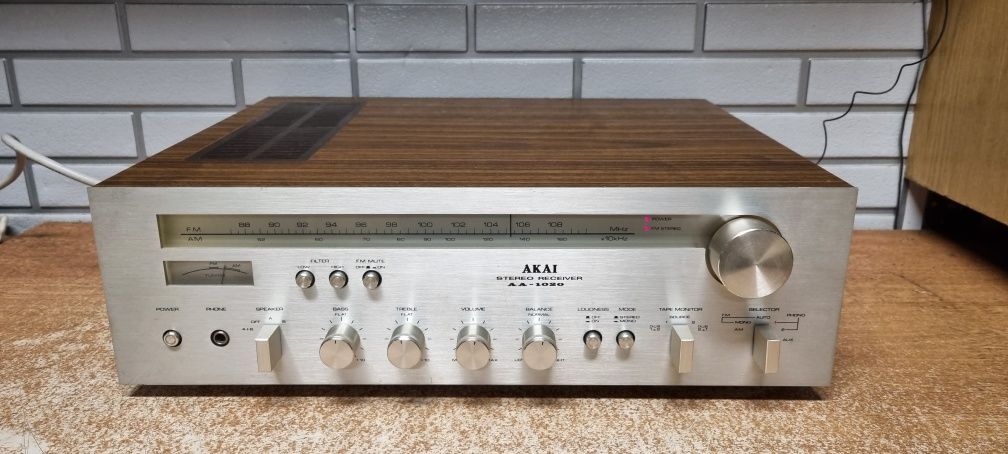 Amplituner AKAI AA-1020 .Vintage.  japan