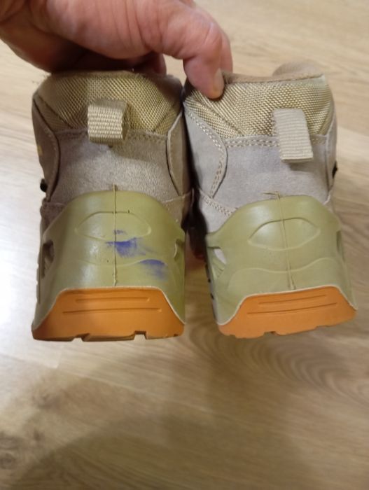 Військові берци LOWA