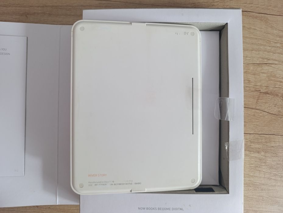 Електронна книга з тачскріном Iriver Cover Story