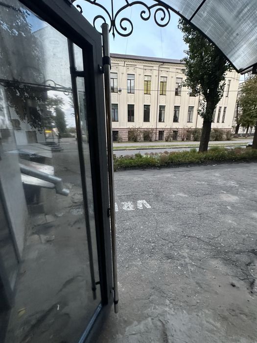 Сдам помещение цоколь метро Университет