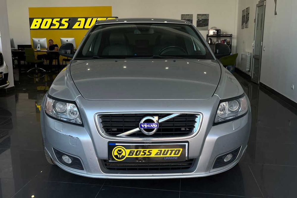 Volvo V50 2011 року