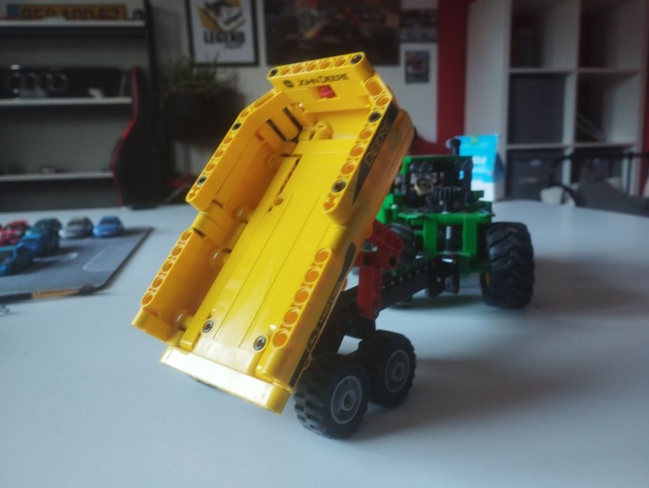 LEGO technic traktor John Deere