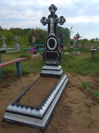 Памятники и надгробия (цветники) из бетона
