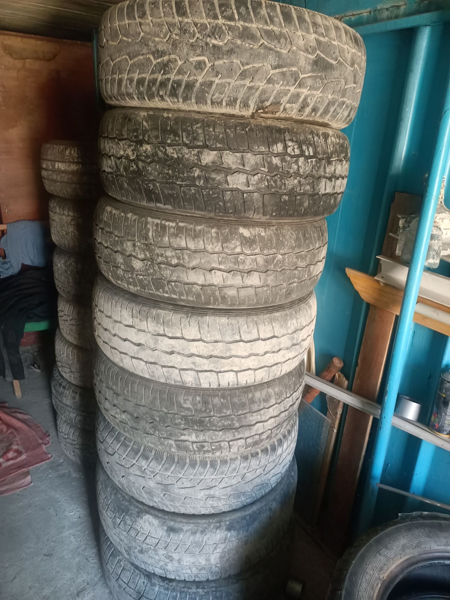 Продам шини,16 на ниву