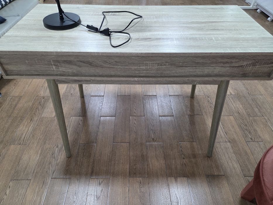 Secretária bege ikea