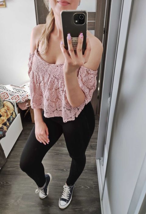 Damska bluzka hiszpanka z koronką. Marka Stradivarius. 36/S. Stan bdb.