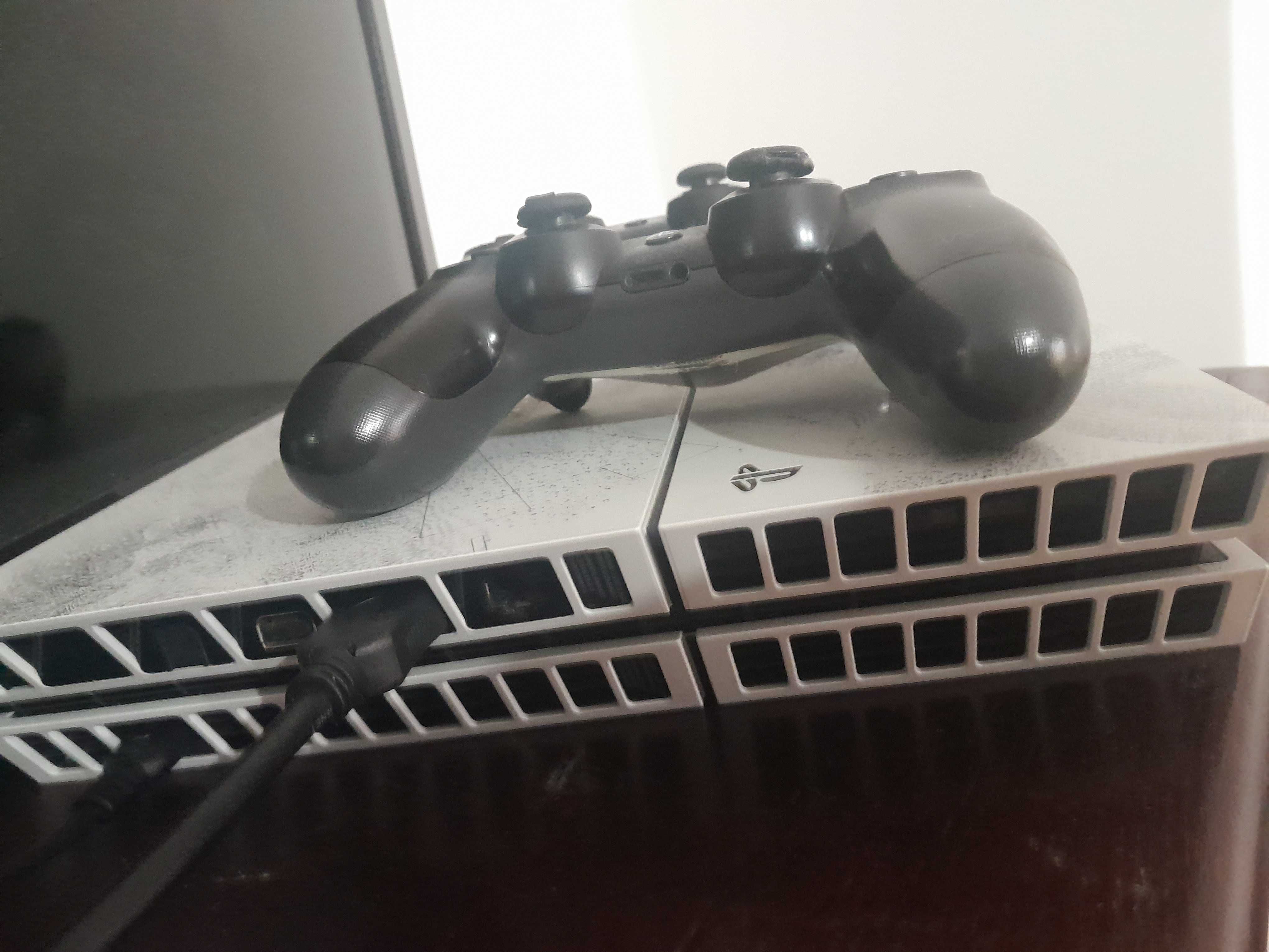 PS4 Standard (Como Nova) (Preço Negociável)