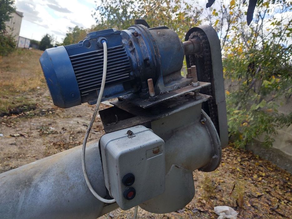 Зернометатель шнековый, для выгрузки вагонов.