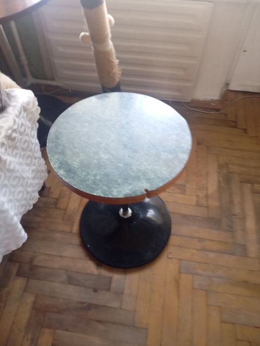 Продам 2 стола срочно