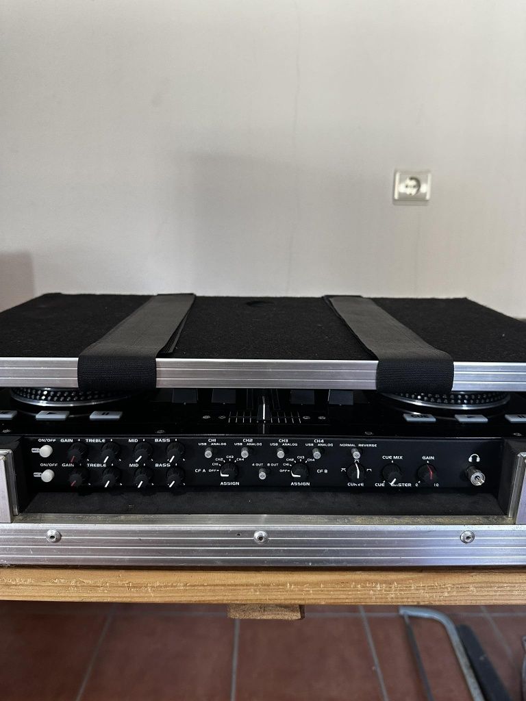 Controladora DJ 4Vias + Rake American Audio VMS4.1.