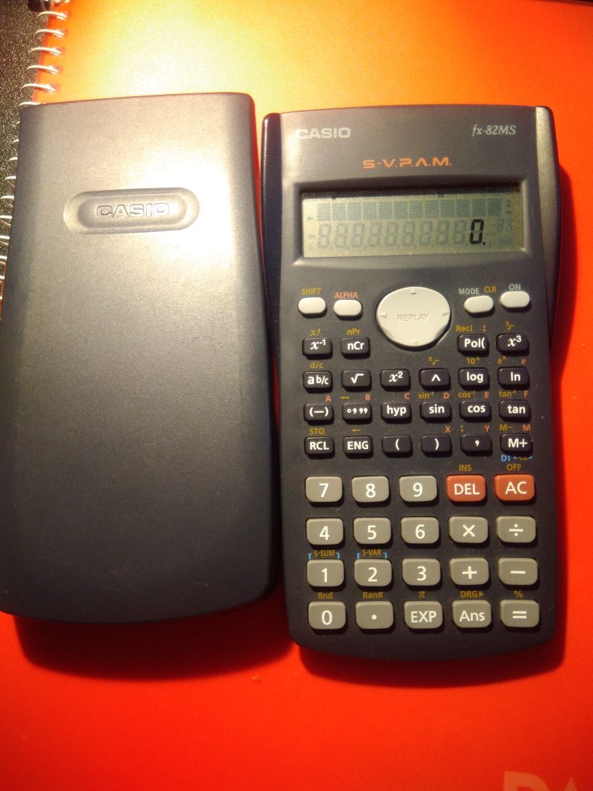 Calculadora científica CASIO fx-82MS