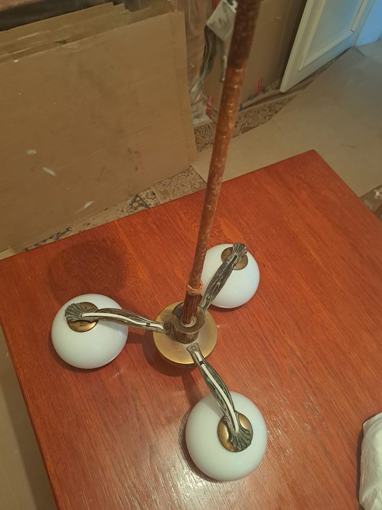 Zabytkowy mosiężny żyrandol/lampa