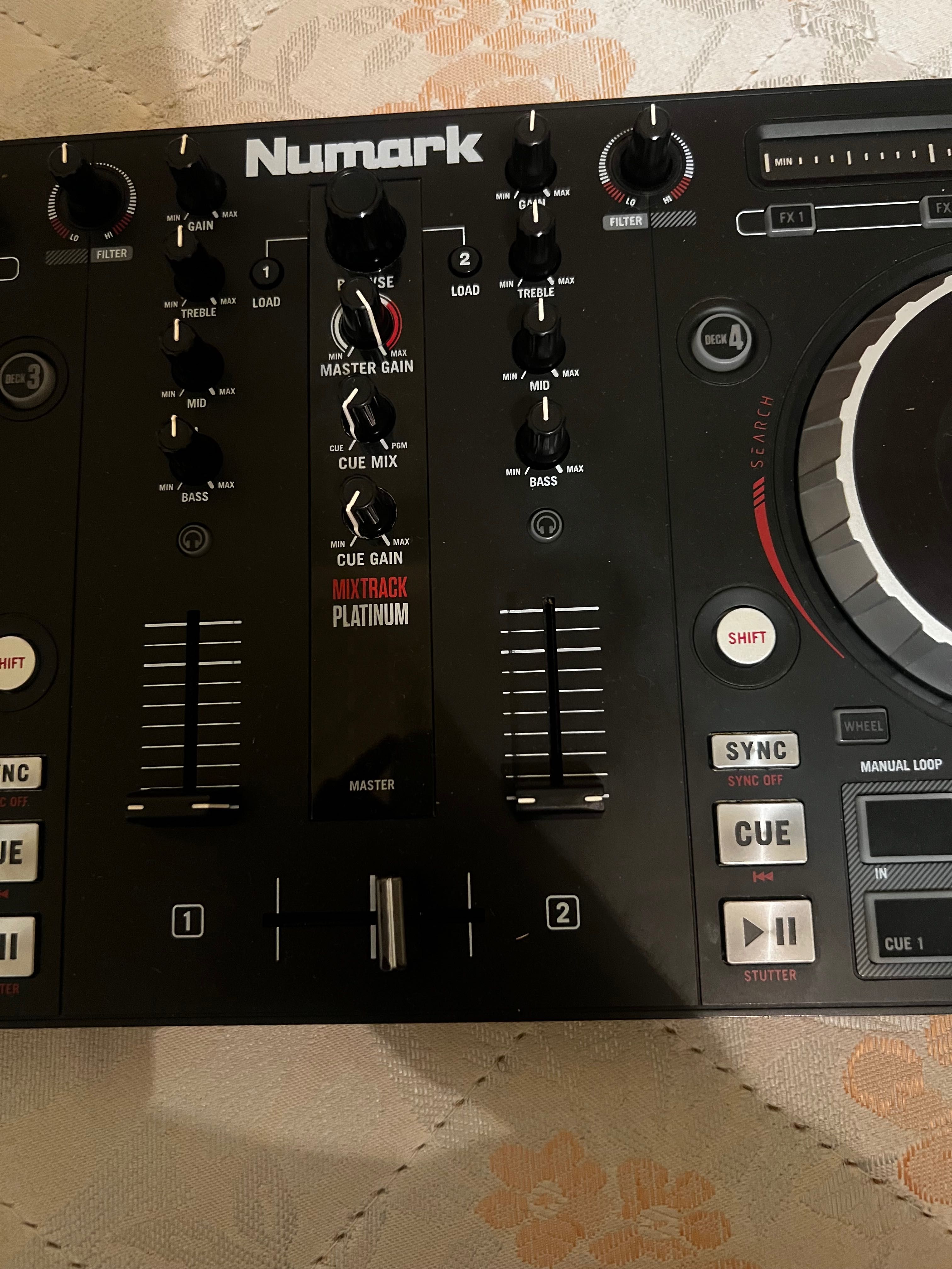 Controladora DJ Numark MixTrack