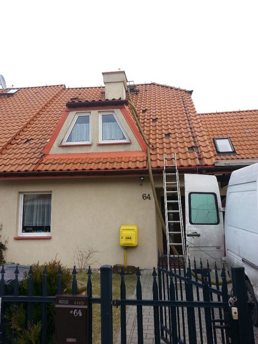 Wdmuchiwane ocieplenie wełny celulozy ekofiber dachu poddasza granulat