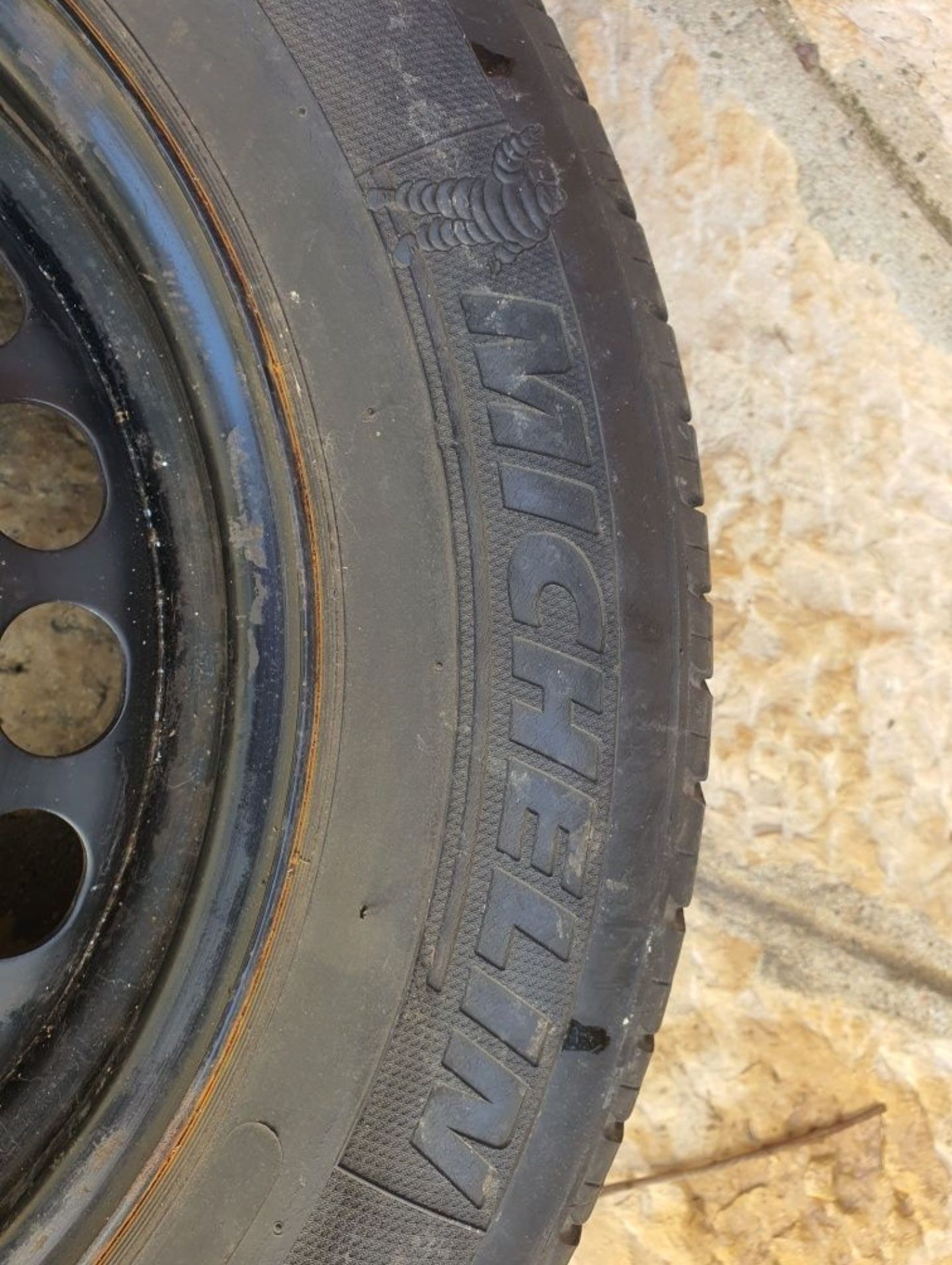 Pneu suplente - Michelin 195/65 r15 furação 5x112