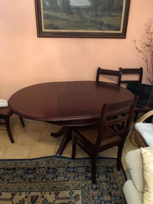 Mesa de jantar + Cadeiras + Carpete