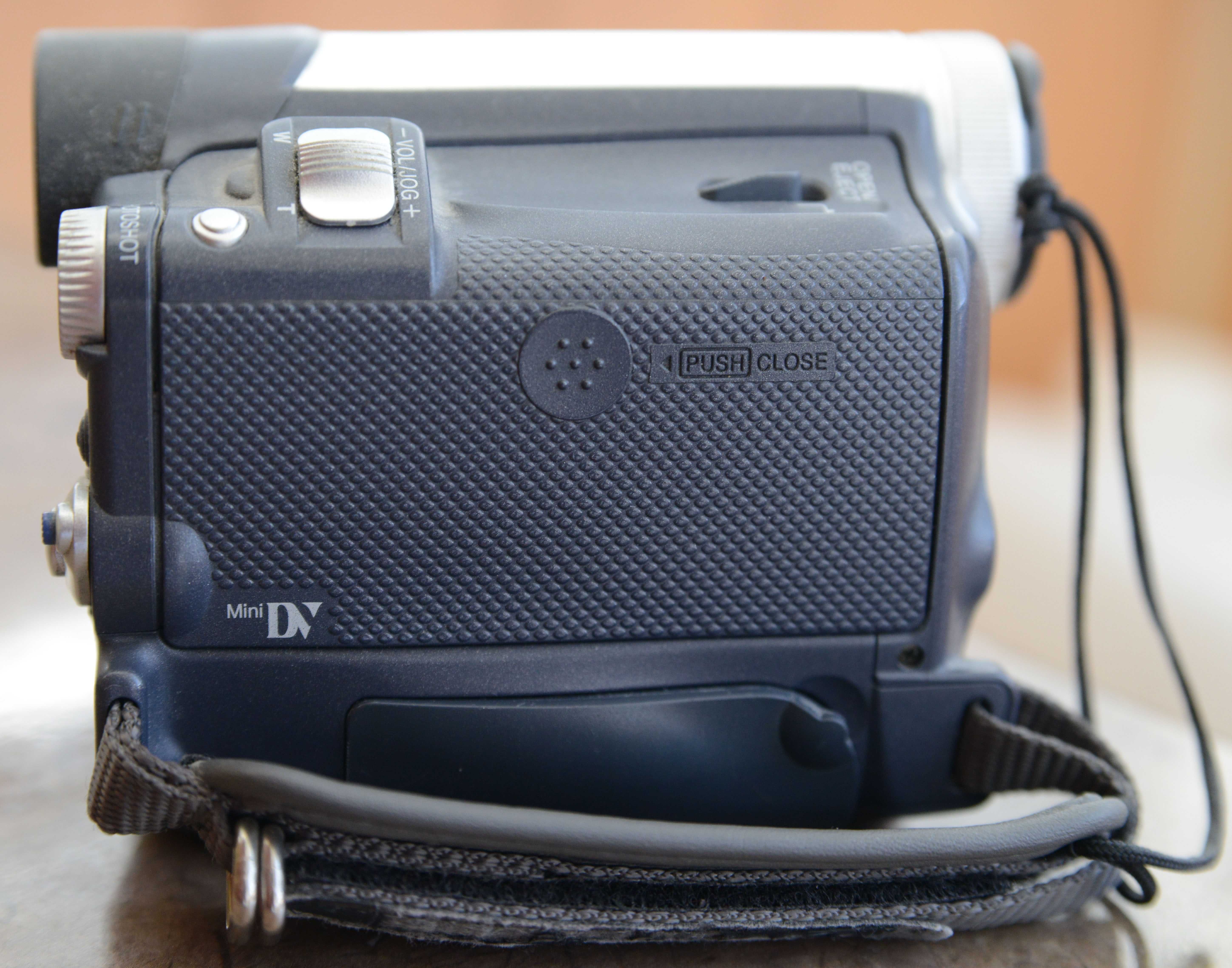 Цифрова відеокамера Panasonic NV-GS 11