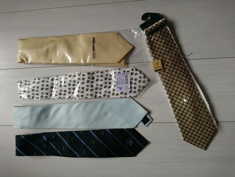 Нова краватка галстук