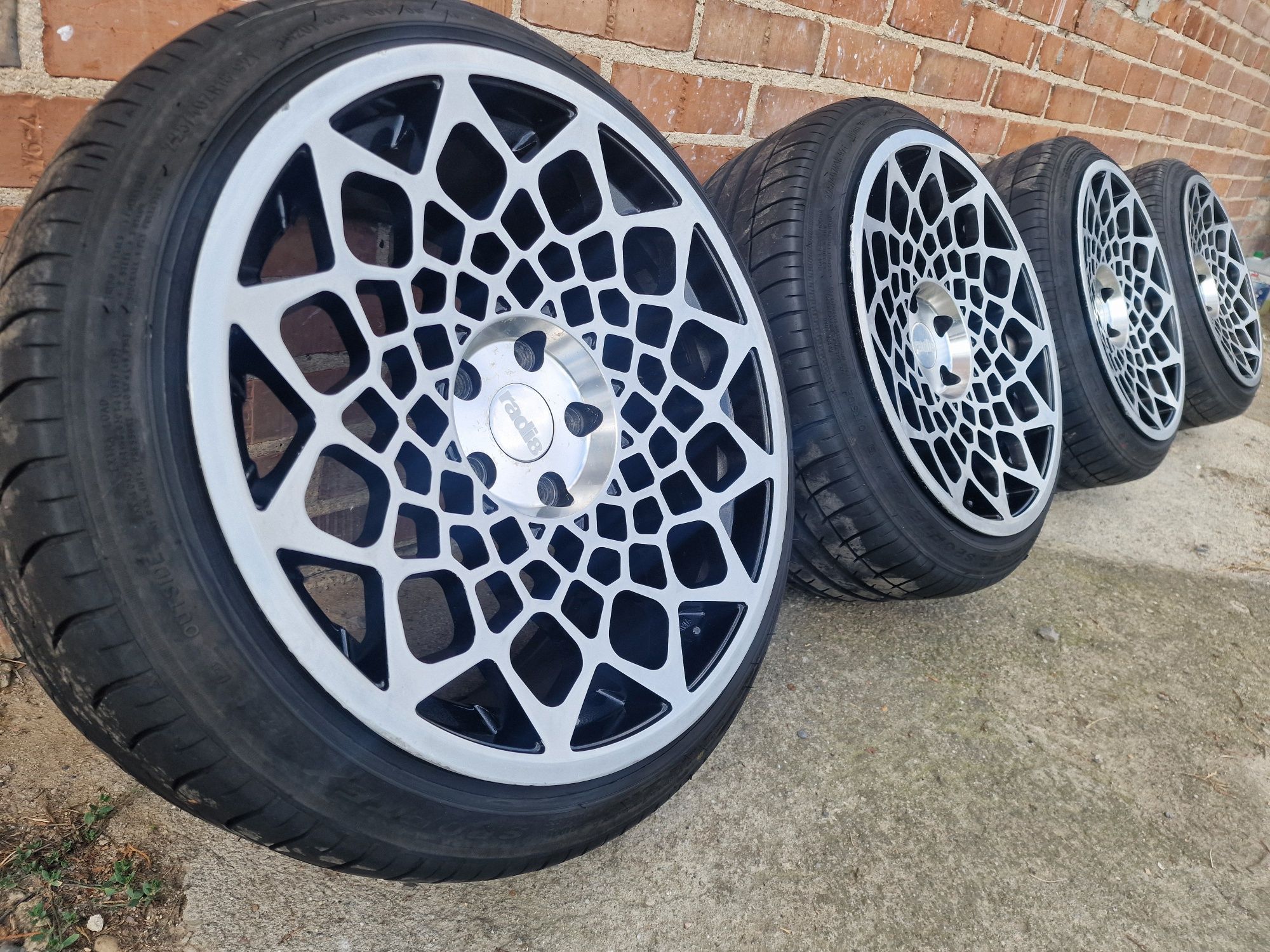 Koła letnie 18" 5x112 felgi Radi8 z oponami