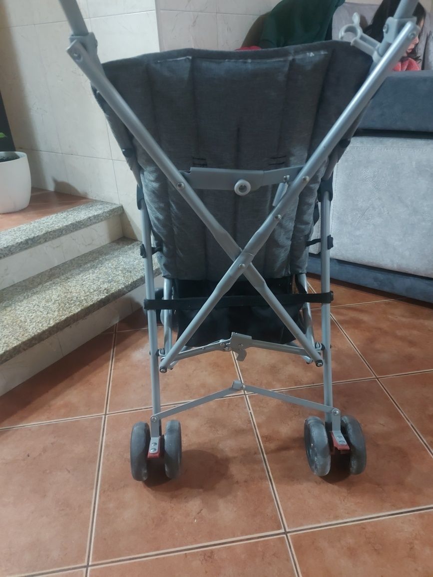 Carrinho de passeio de bebé