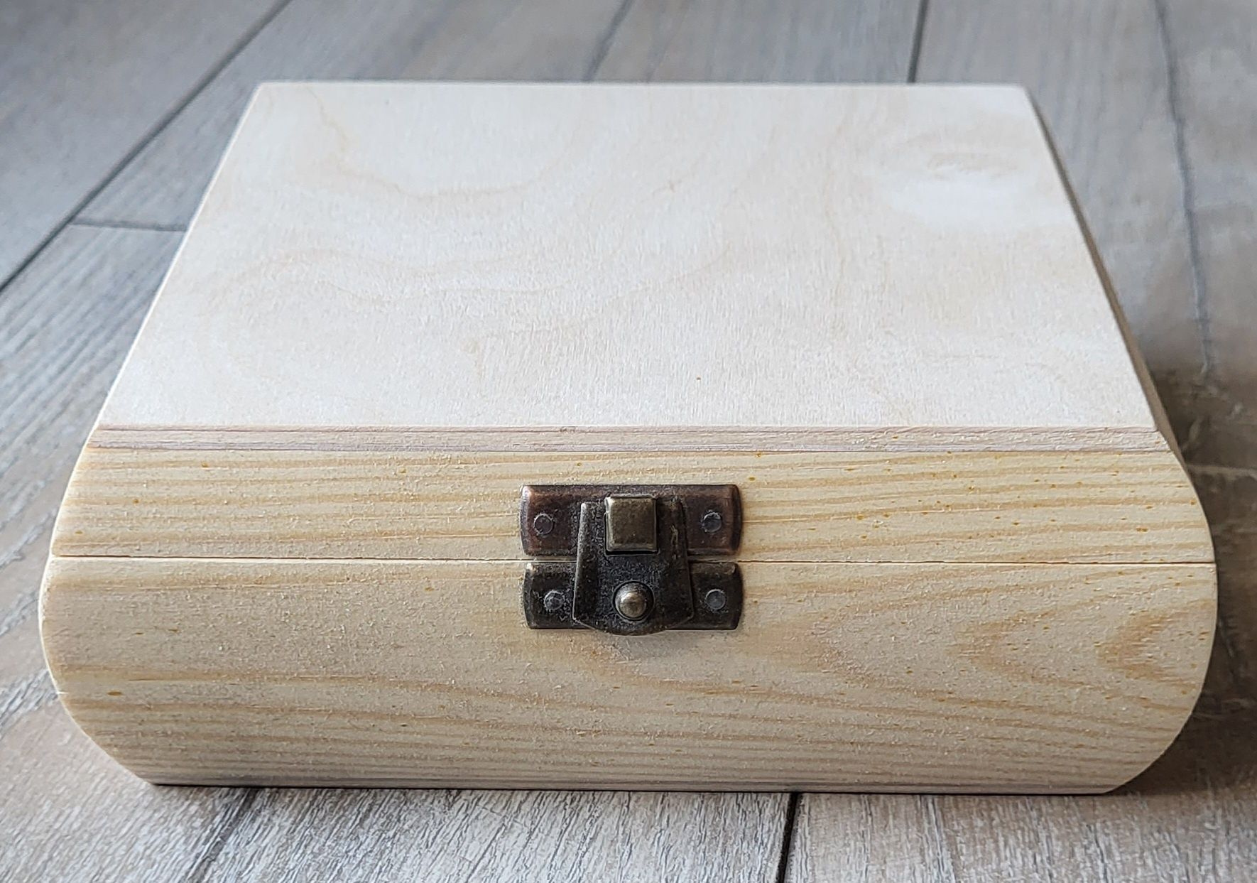 Kasetka obla Szkatułka do decoupage Drewniane pudełko 16x16 zapięcie