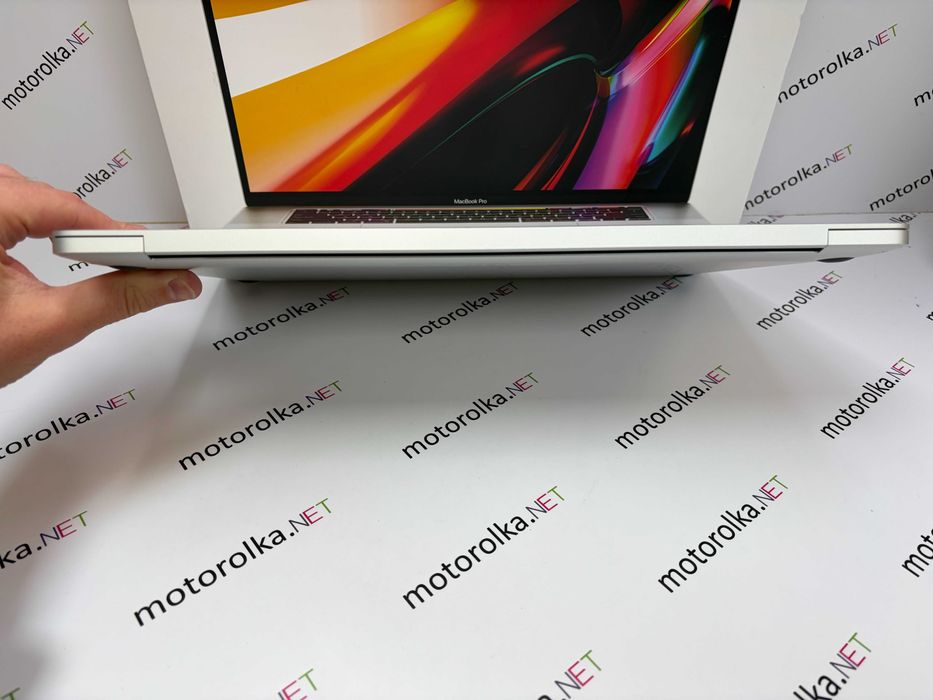 Ноутбук MacBook Pro 16 2019 i7 16 RAM 512 SSD Pro 5300M 4GB Silver №2