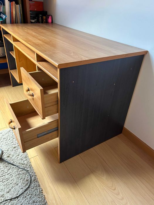 Secretária para recolher desmontada, requer montagem