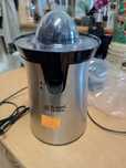 Elektryczna wyciskarka do cytrusów Russell Hobbs