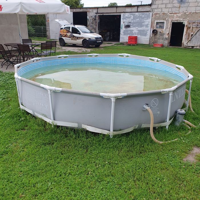 Basen stan jak na zdjęciach