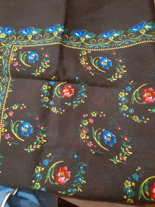 Продаються хустки майже нові виробництво Японія