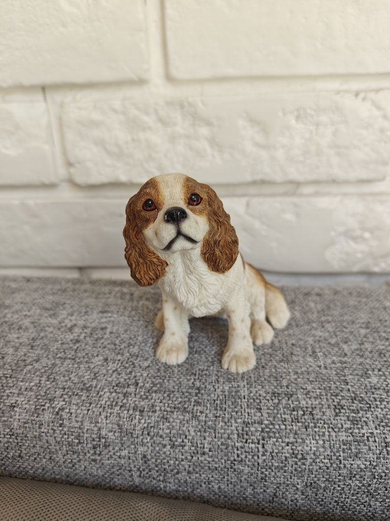 Figurka psa Cavalier king Charles spaniel Leonardo Collection