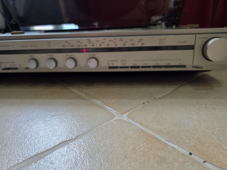 Gramofon Hitachi SDT-116 z lat 80-tych.