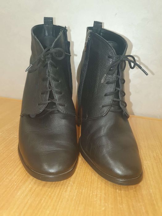 Продам осінні шкіряні ботінки