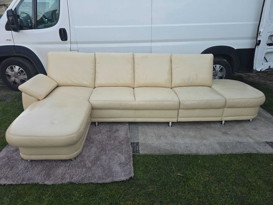 Narożnik skórzany w kolorze ecru, bez funkcji spania z pojemnikiem