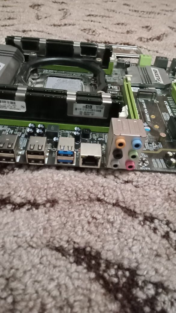 Комплект 2011 X79/Xeon E5 1620 4 ядра 8 потоків 3.7ghz/16gb ddr3