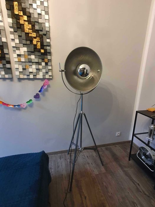Lampa wolno stojąca Trójnóg