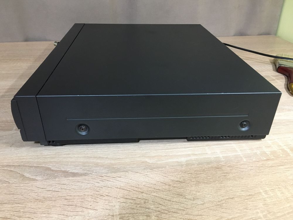 PANASONIK NV-F65 HQ Видеомагнитофон.
