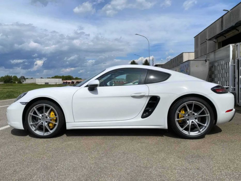 Porsche Cayman      2018