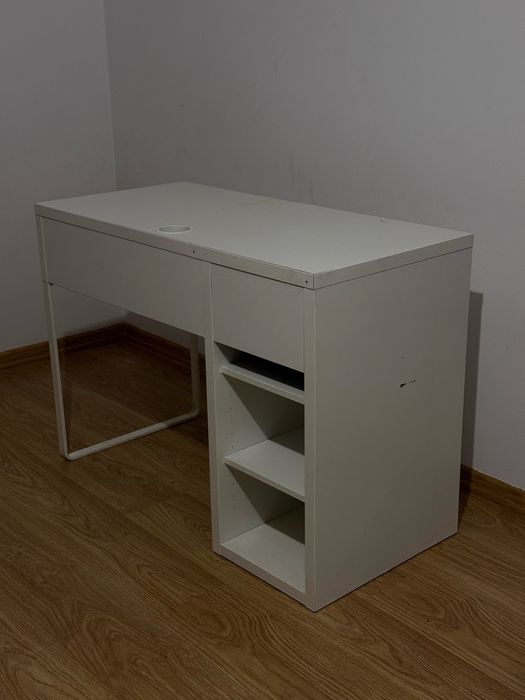 Biurko IKEA – białe, klasyczne, bardzo dobry stan