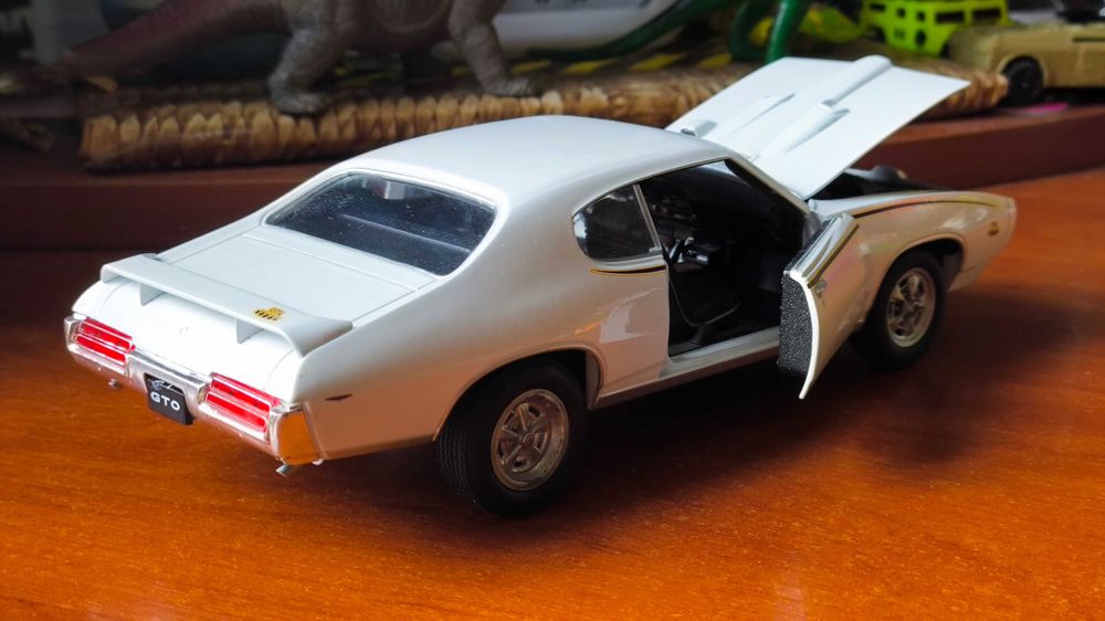 Машинка Pontiac GTO 1989 1/24 Welly