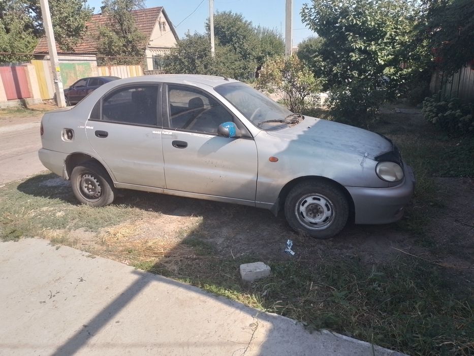 Продам ланос по запчастям.