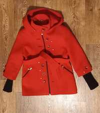 Червоне пальто для дівчинки