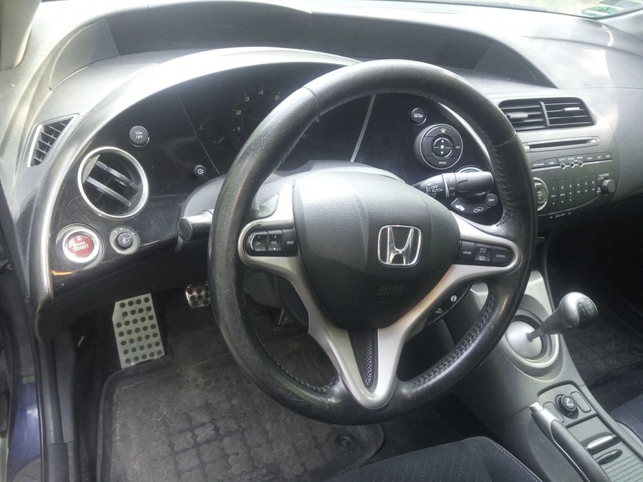 honda Civic 1.8 benz .140km. 164000km.  2008 rok