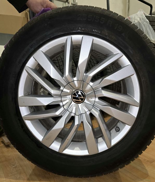 Диски 19' VW оригінал + зимова резина Continental 255/55 R19б/в