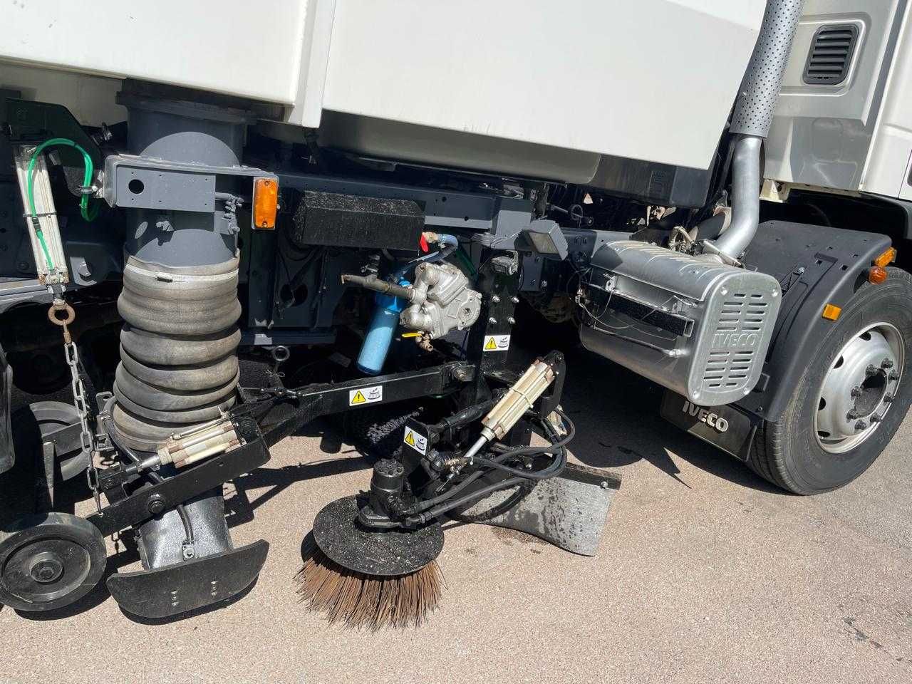 Прибиральний автомобіль Iveco ML150E22